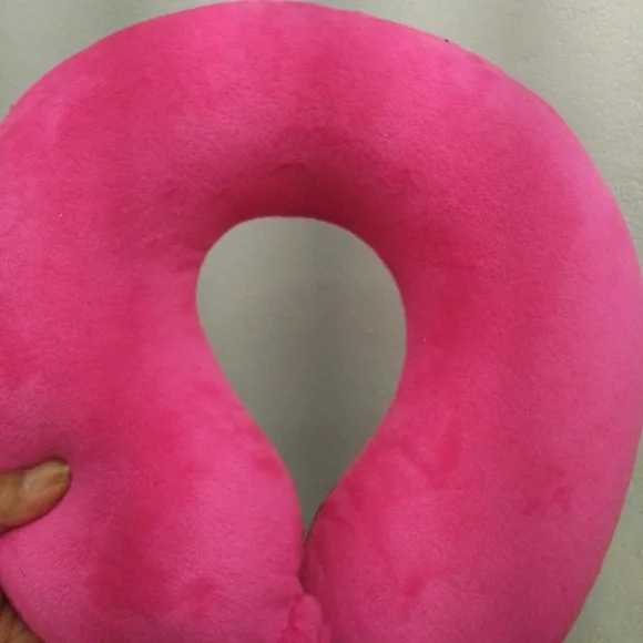 Strawberry sprinkles neck pillow - Picture 3 of 3